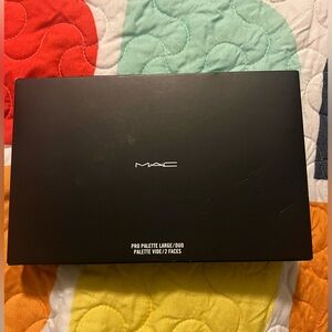 NIB MAC Largo Pro Palette with 12 wells